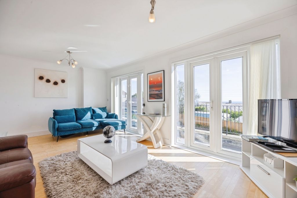 Property photo 3 of 27 Photo