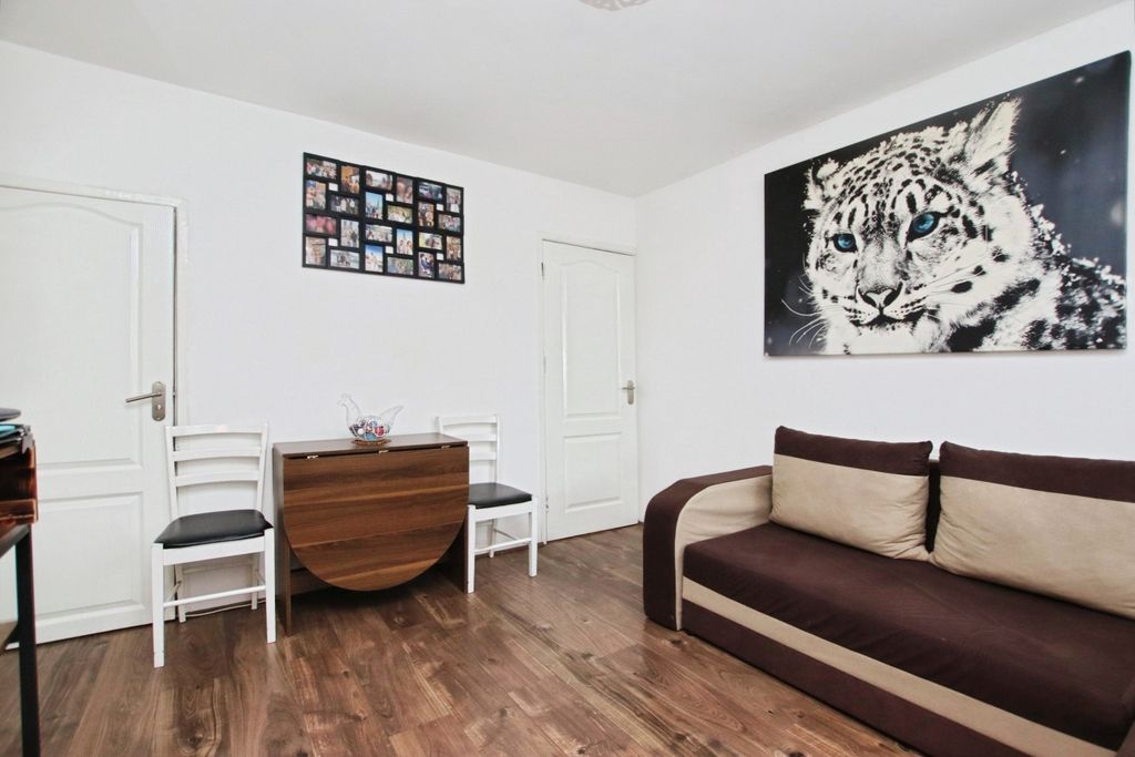 Property photo 3 of 17 4250432