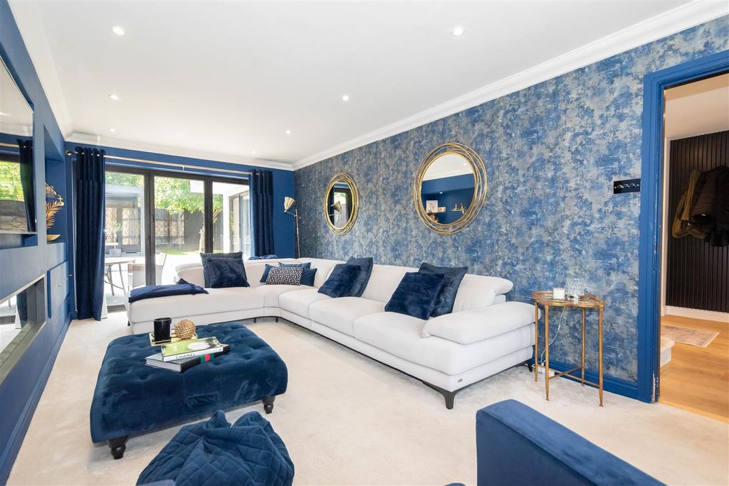 Additional image 23 of 6 bed detached house for saleSorrel Drive, Lightwater GU18