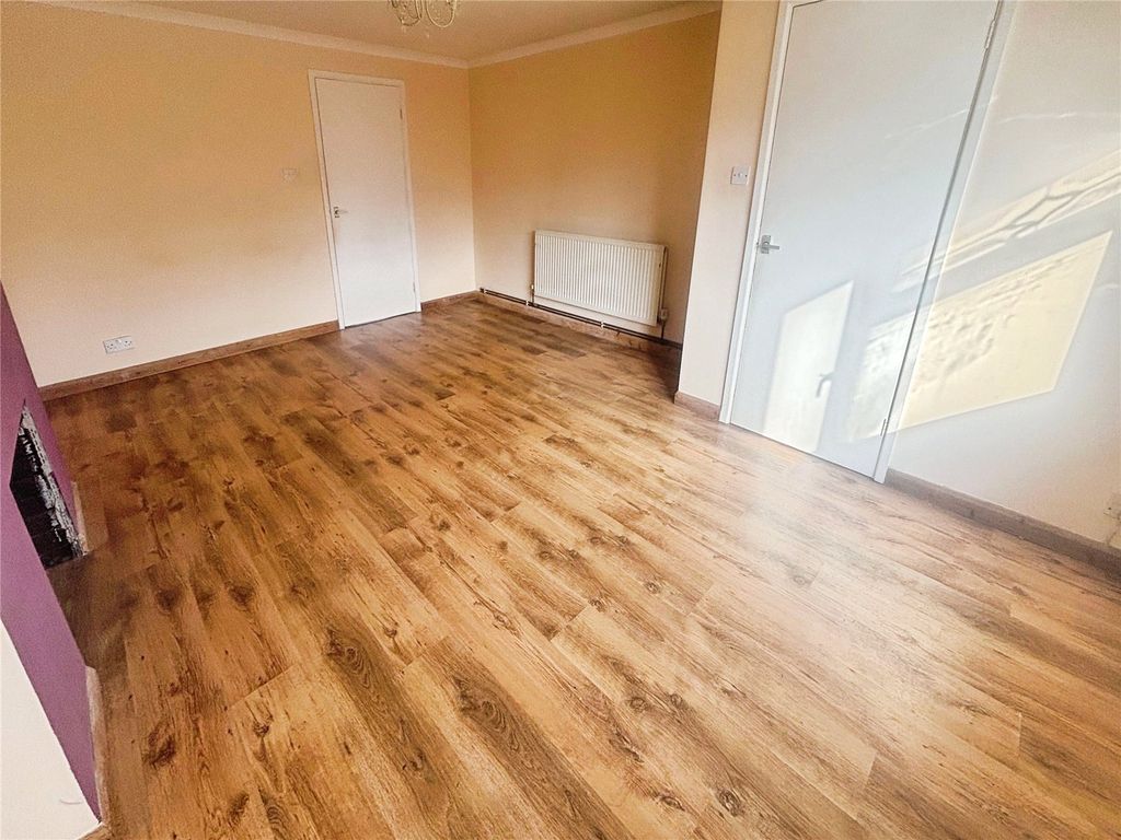 Property photo 3 of 14 Lounge