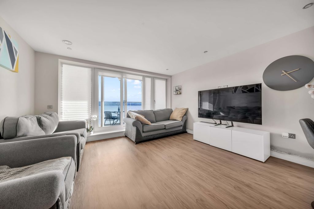 Property photo 3 of 26