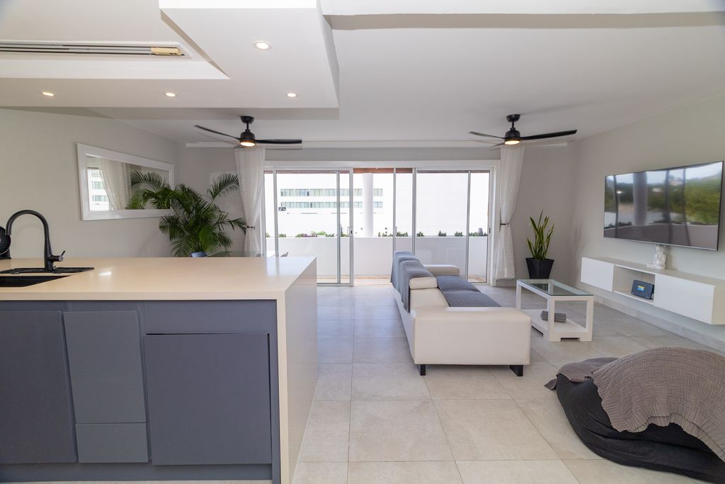 Property photo 2 of 60