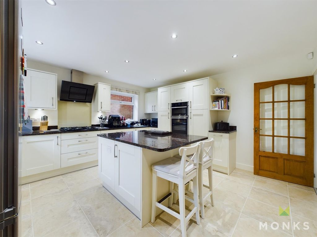 Property photo 2 of 19 Kitchen/ Breakfast Room