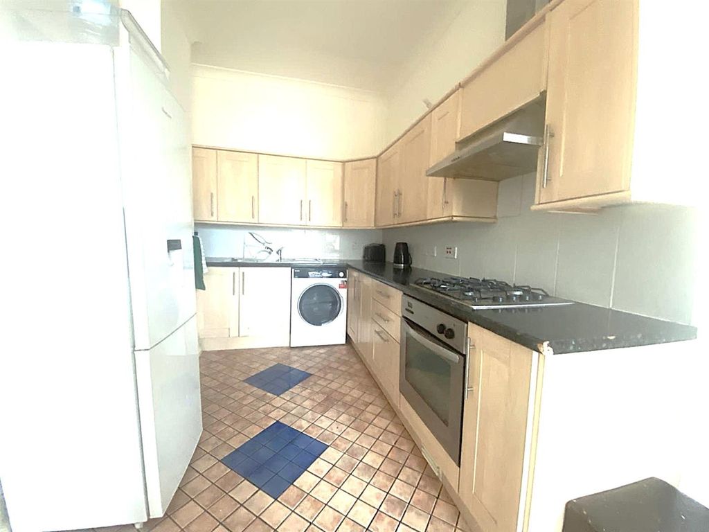 Property photo 3 of 8 Copy Kitchen E7746d9E-Caf4-452B-A12F-91c501Eac41A.