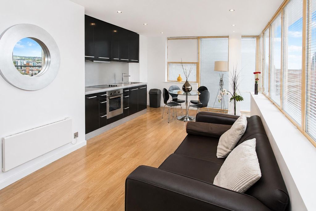Property photo 1 of 6 Bright Open-Plan Living With Stunning City Views...