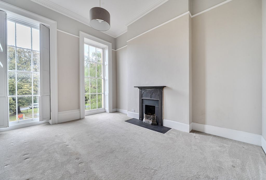 Property photo 2 of 10 1465404-16-6A0c30...