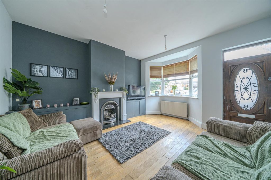 Property photo 2 of 23 Lounge