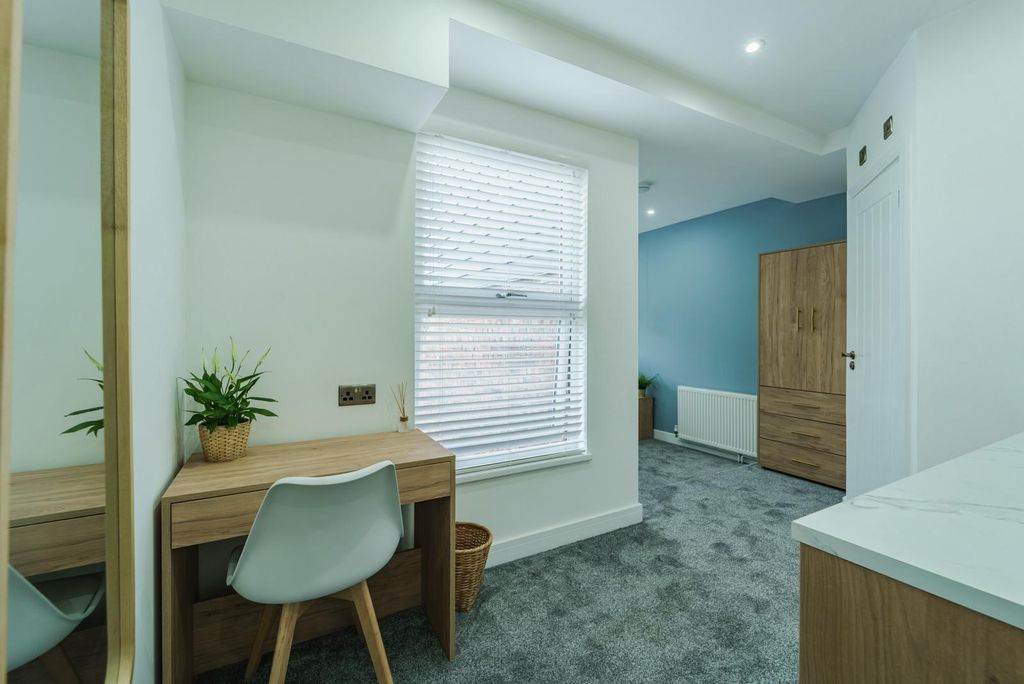 Property photo 2 of 12 R3 3