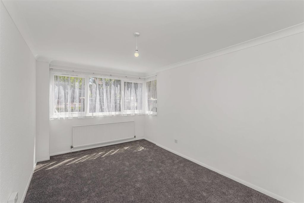 Property photo 3 of 14 8 Bourne Court-3.Jpg