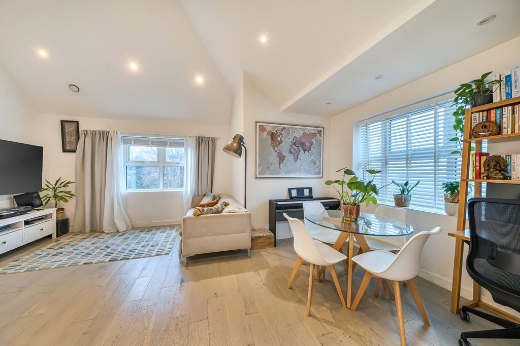 Property photo 2 of 9 1401117-8-6970E71...