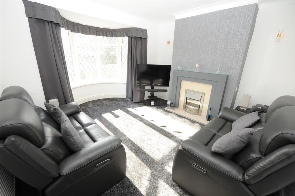 Property photo 3 of 27