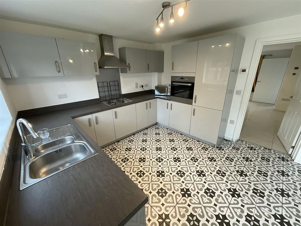 Property photo 2 of 16 Kitchen