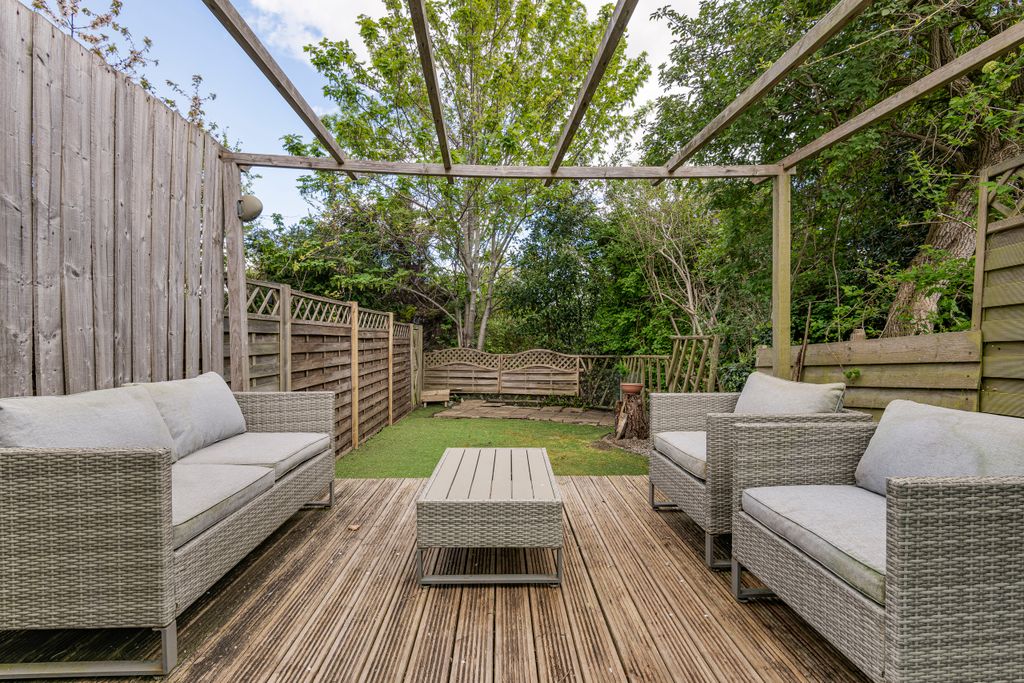 Property photo 3 of 24 Private Garden