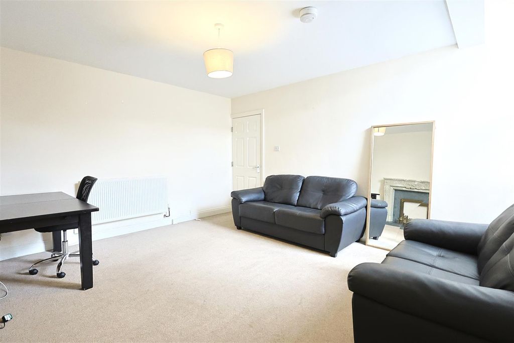 Property photo 1 of 14 1529B7D7-B549-448C-A2D7-5CC23B9E48B2_1_201_A.Jpeg