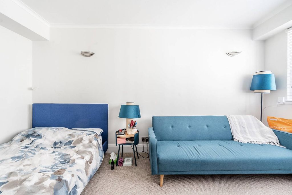 Property photo 3 of 5