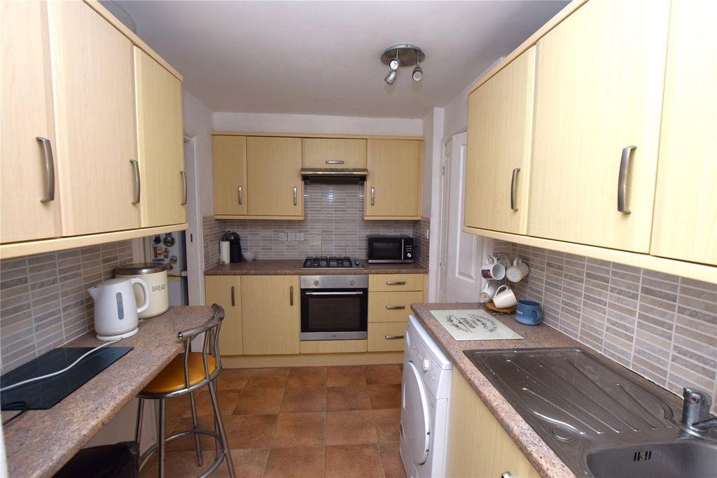 Property photo 2 of 17 Kitchen