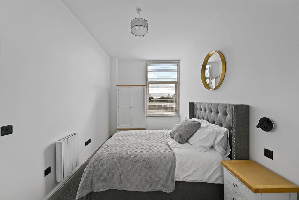 Property photo 1 of 10 Front