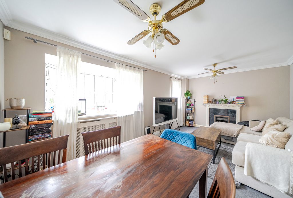 Property photo 1 of 10 Sitting Room