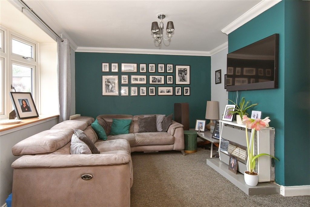 Property photo 2 of 8 Lounge