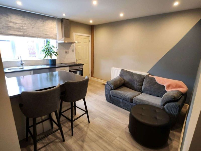 Property photo 1 of 2