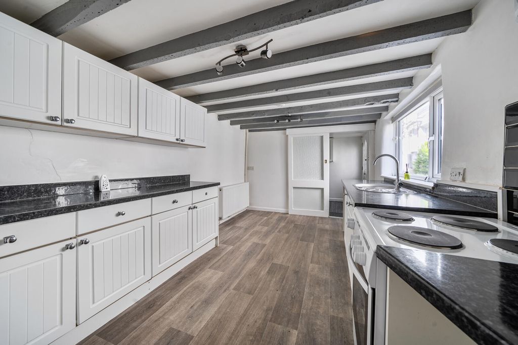 Property photo 3 of 18 Kitchen