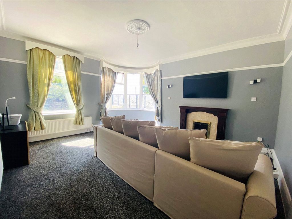 Property photo 3 of 14 Living Room