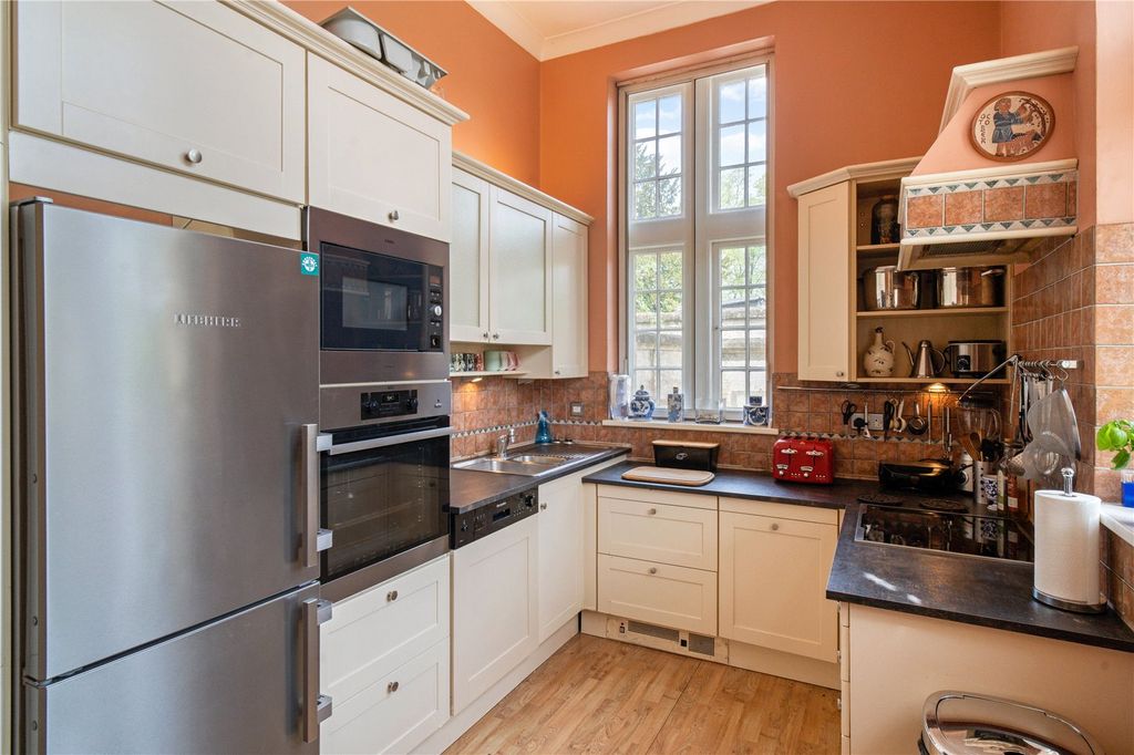 Property photo 3 of 17 Kitchen