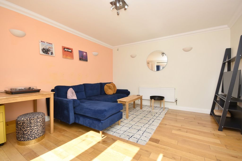 Property photo 3 of 18