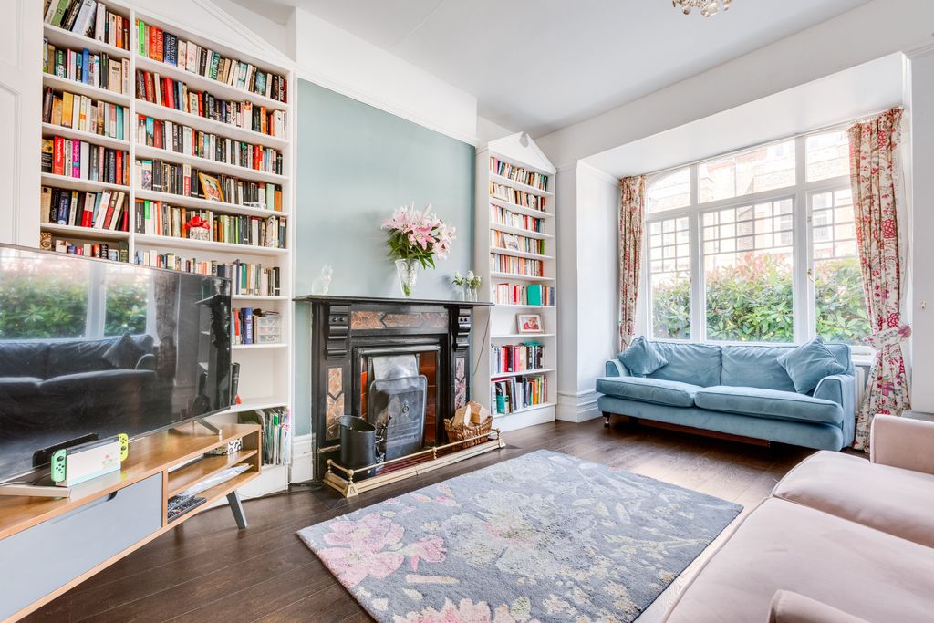 Property photo 1 of 11
