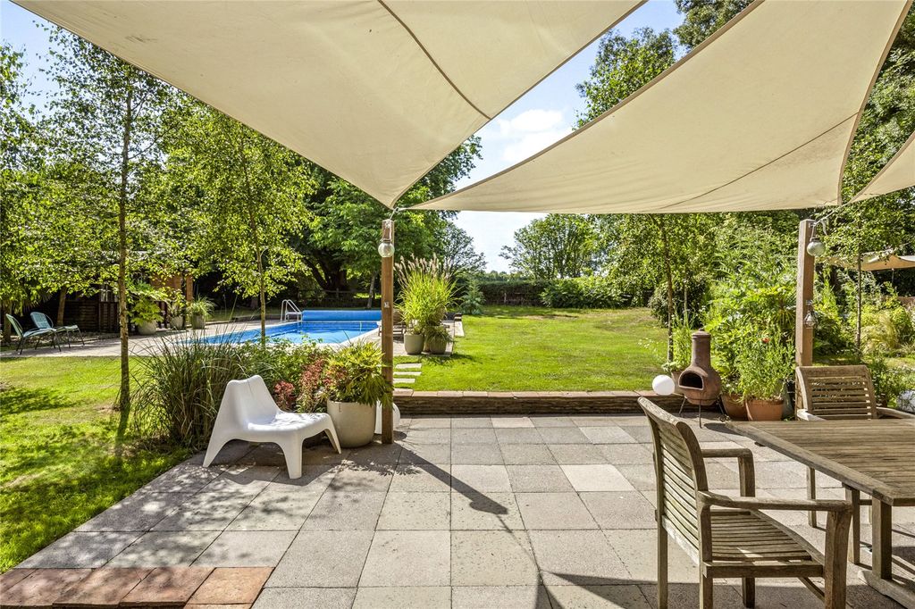 Property photo 3 of 26 Terrace & Garden