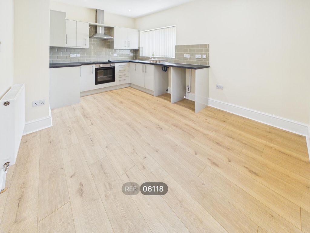 Property photo 2 of 14 Kitchen