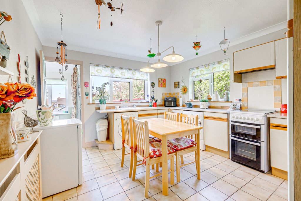 Property photo 2 of 22