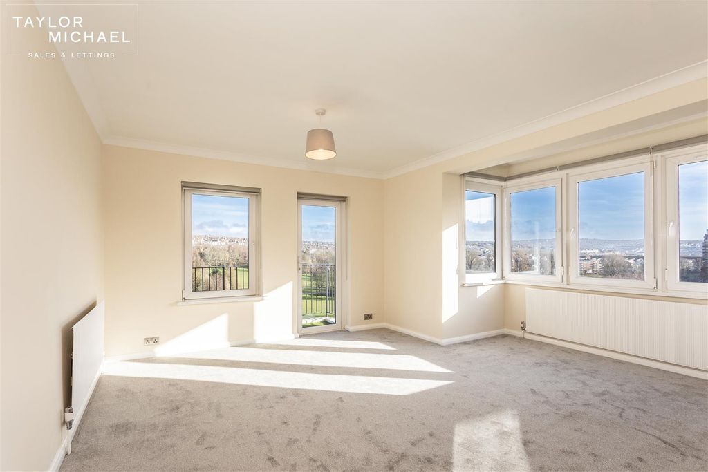 Property photo 2 of 23 Living Room