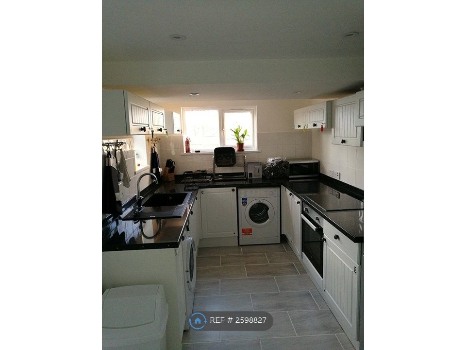 Property photo 3 of 9 Kitchen