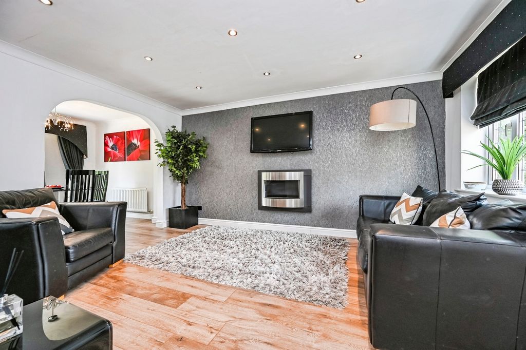 Property photo 3 of 17 Pbox-Img.Jpg