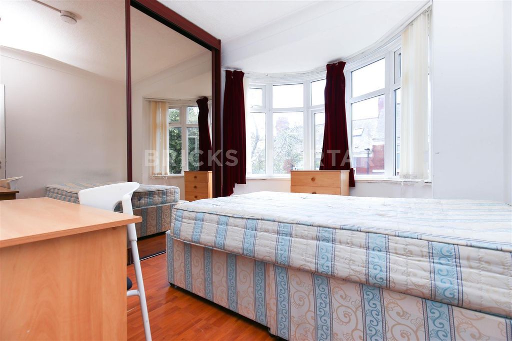 Property photo 2 of 15 2Pjo33Lfnplc-Tkdgzivfwufs4G.Jpg