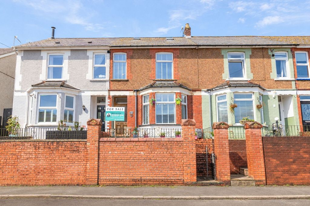 Property photo 1 of 28