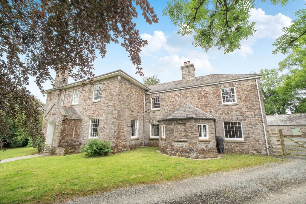 Property photo 2 of 34