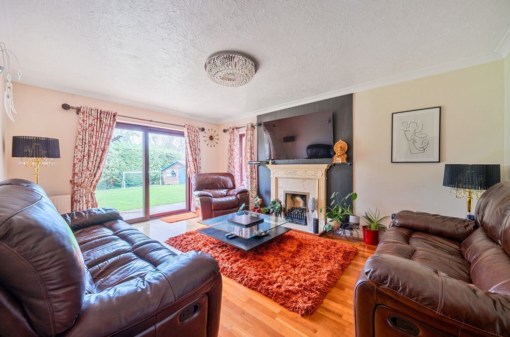 Property photo 3 of 22 1384332-11-6936F5...