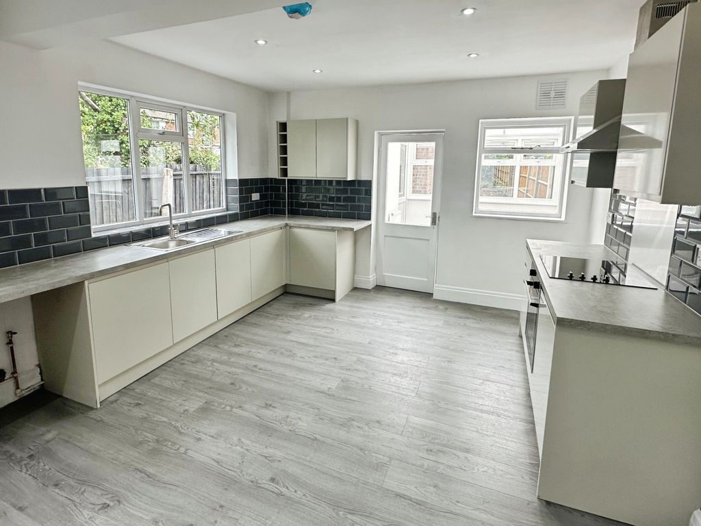 Property photo 1 of 17 Kitchen