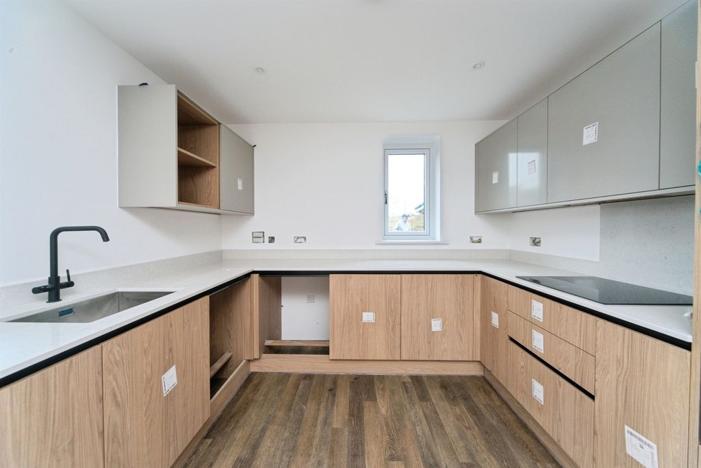 Property photo 3 of 21