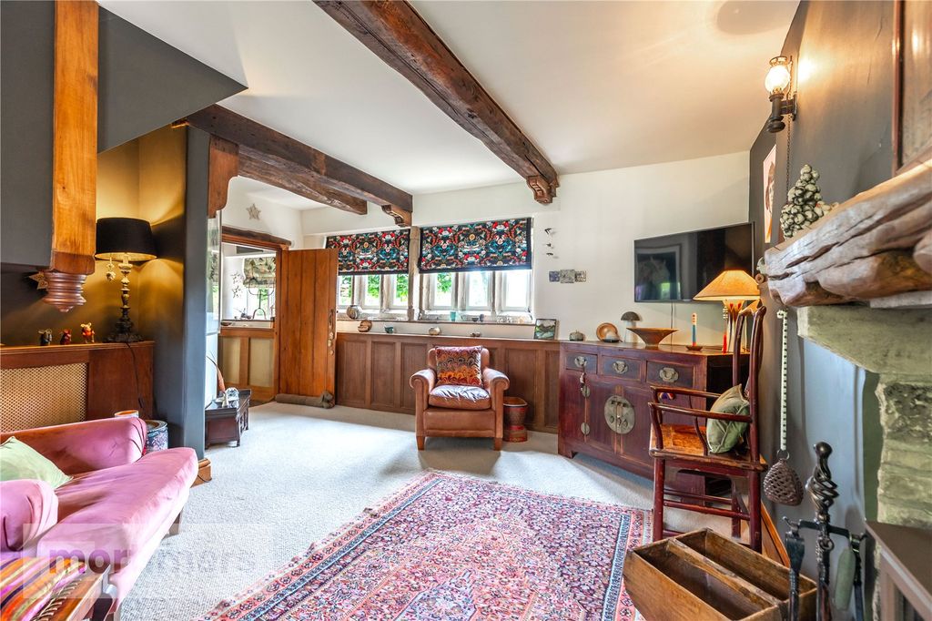 Property photo 3 of 27 Living Room