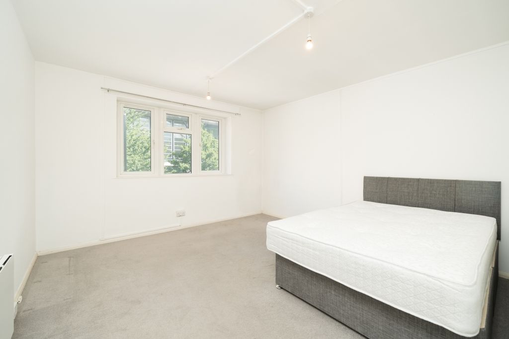 Property photo 1 of 8 Snowsfields 92-95...