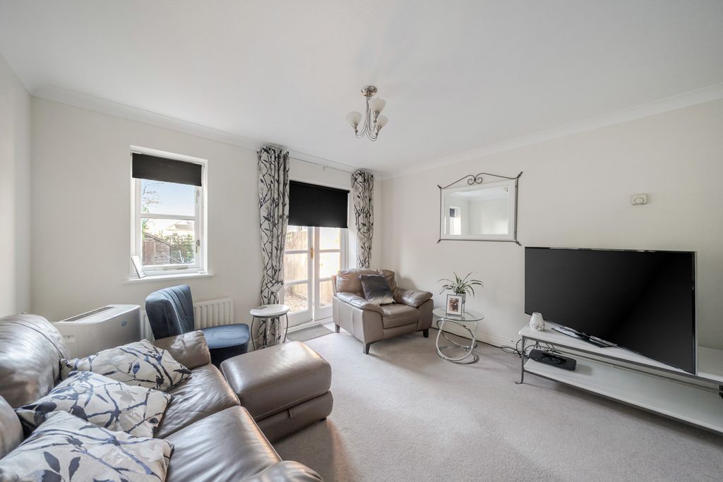 Property photo 2 of 14 1382499-15-691Af9...