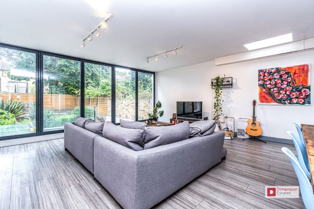 Property photo 2 of 18