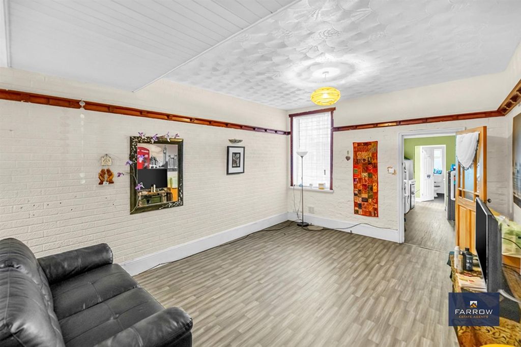 Property photo 3 of 21 Lounge / Diner