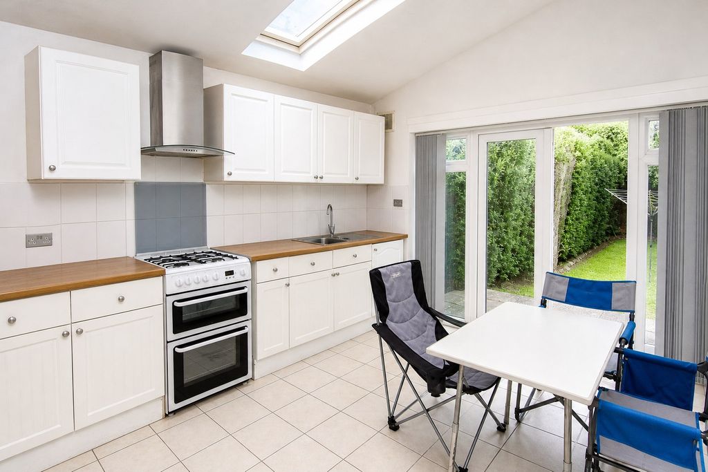 Property photo 3 of 12 Approach