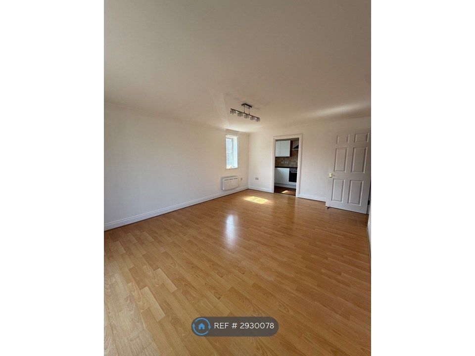 Property photo 3 of 10 Living/Dining Room