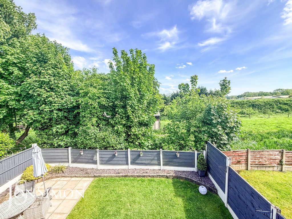 Property photo 2 of 34