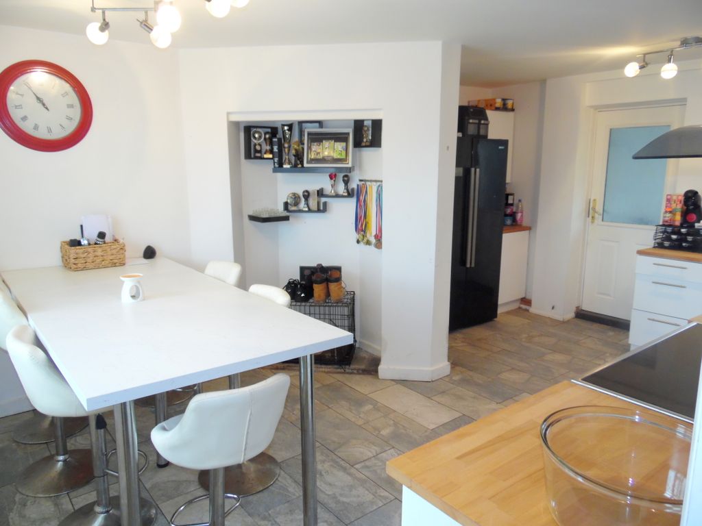 Property photo 2 of 32 Kitchen/Diner